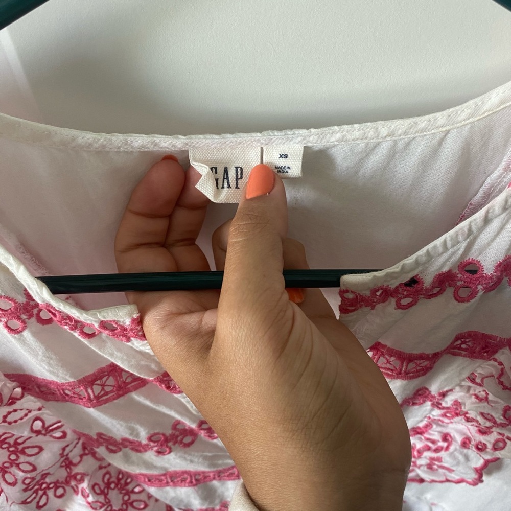 Gap Flutter Sleeve Embroidered Top - Picture 3 of 3
